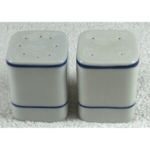 Viana Do Castelo Blue & White Salt & Pepper Shakers Portugal VGUC **READ DESCR**